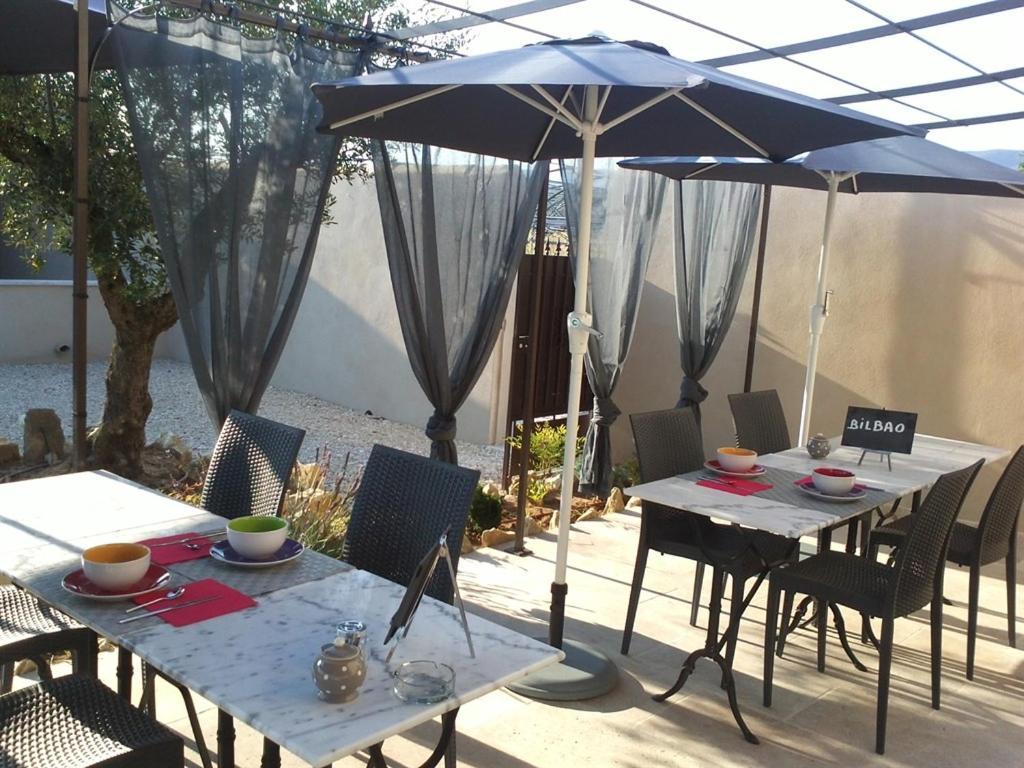 Mas Dansavan Chambres D'Hotes Oppede Bagian luar foto