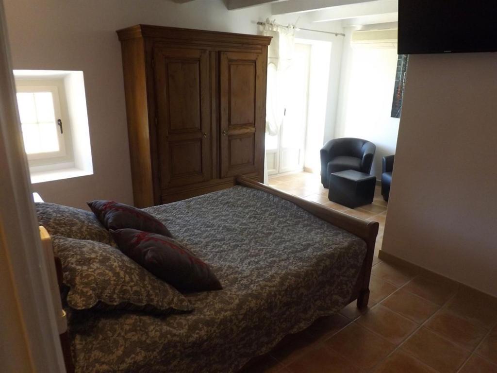 Mas Dansavan Chambres D'Hotes Oppede Bagian luar foto