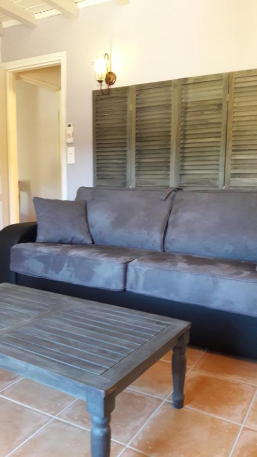 Mas Dansavan Chambres D'Hotes Oppede Bagian luar foto